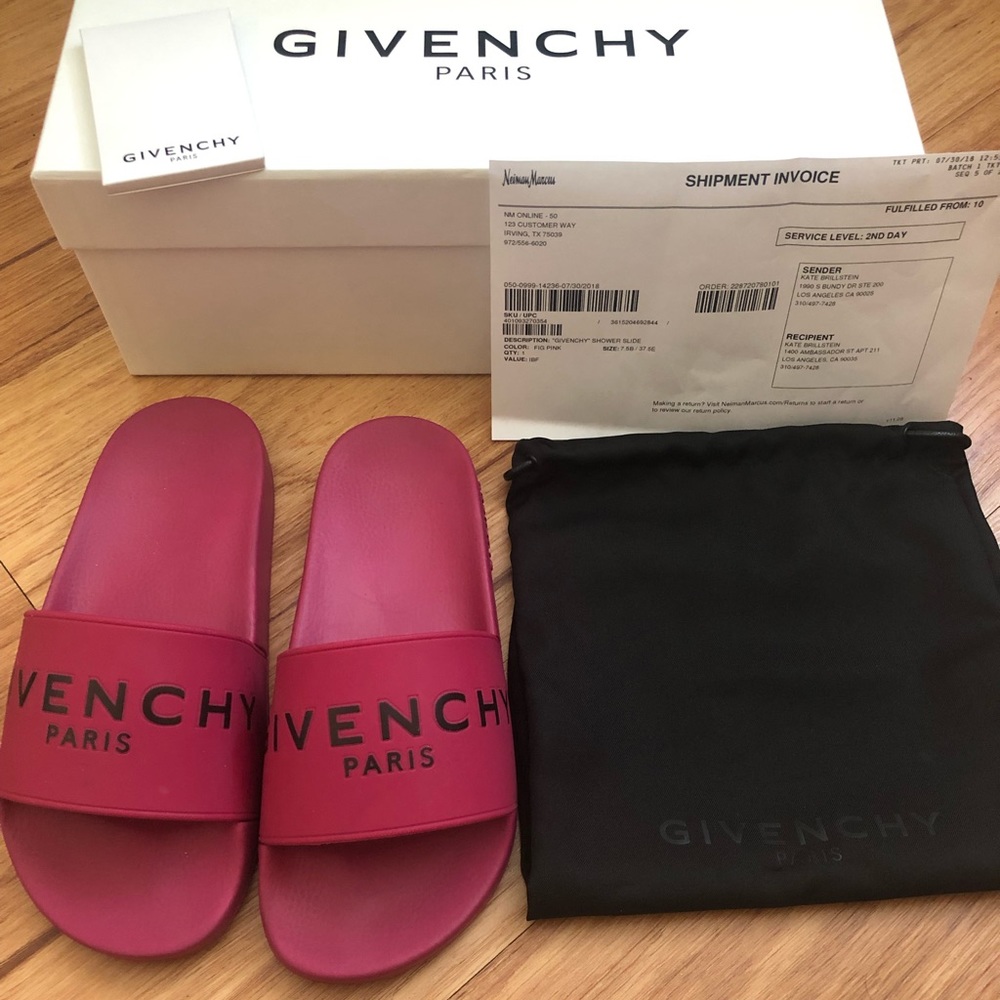 GIVENCHY SHOWER SLIDE IN FIG PINK